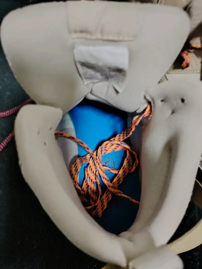 Zapatillas altas Puma beige con cordones coloridos - 4