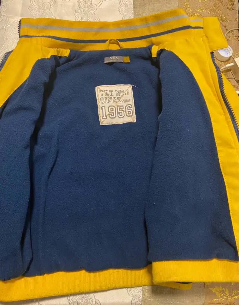 Chaqueta amarilla para niño con cierre y gorro - 2