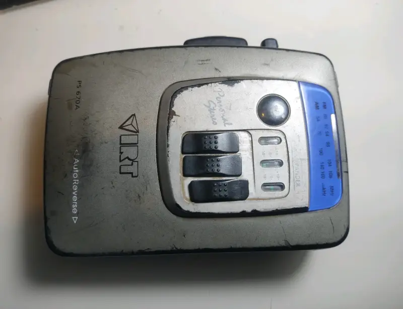 Personal vintage IRT PS 670A con radio AM/FM - 1