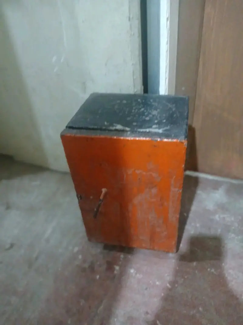 Caja metálica de seguridad pequeña - 1