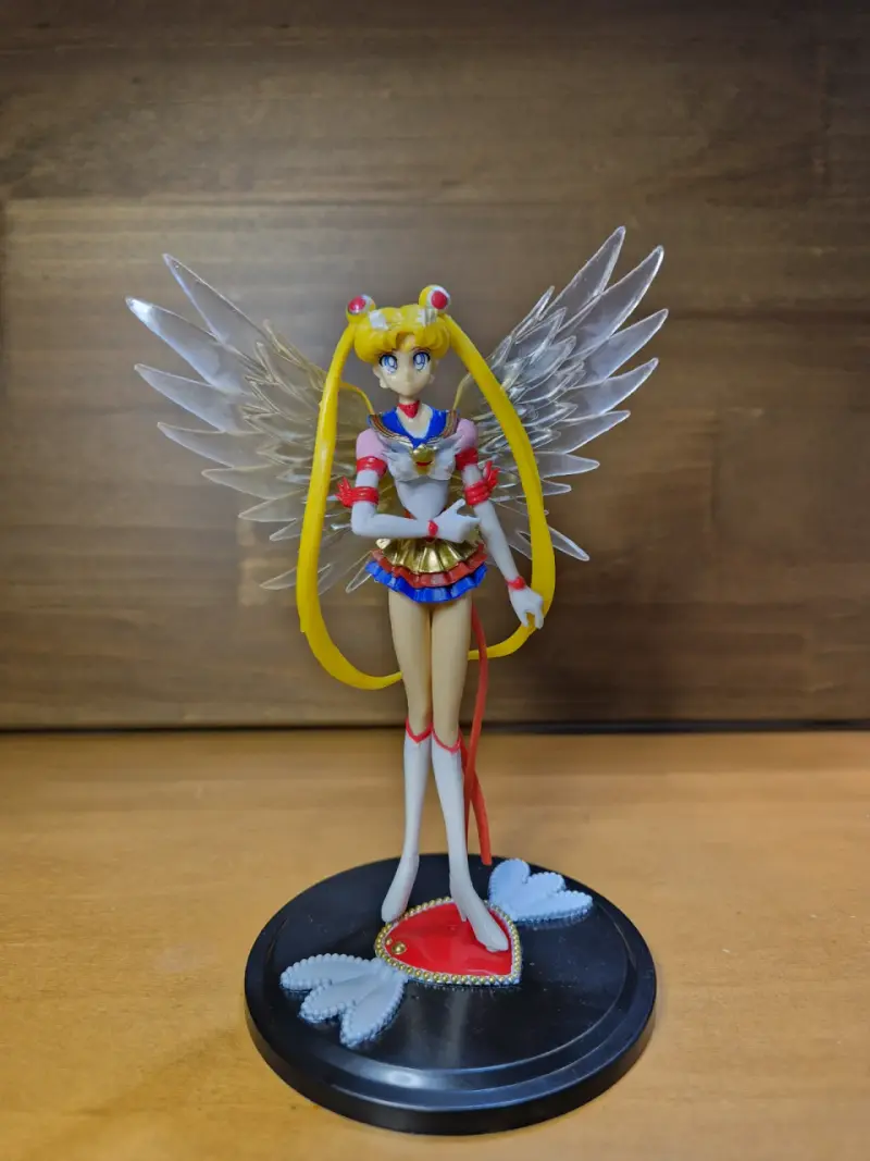 Figura coleccionable Sailor Moon con alas - 1
