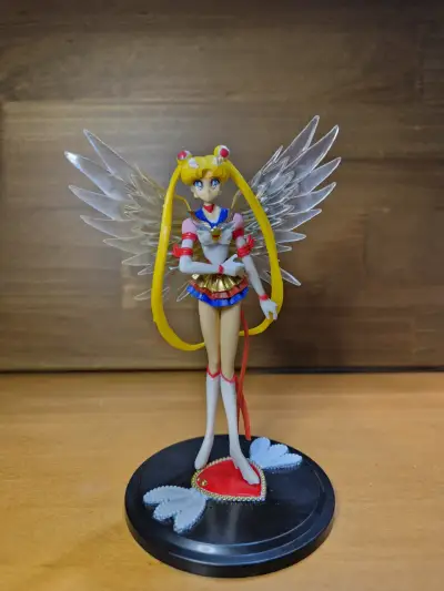 Figura coleccionable Sailor Moon con alas - miniatura 1