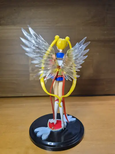 Figura coleccionable Sailor Moon con alas - miniatura 2
