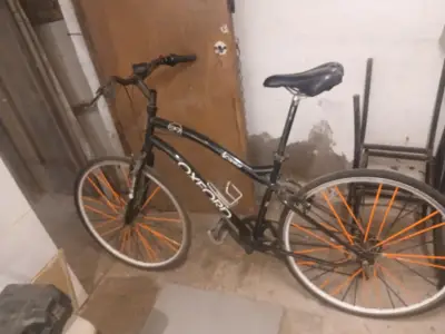 Bicicleta Oxford negra con detalles naranjas - miniatura 1