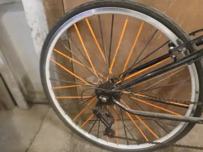 Bicicleta Oxford negra con detalles naranjas - miniatura 3