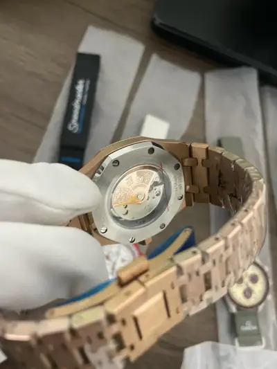 Reloj Audemars Piguet Royal Oak dorado - miniatura 3