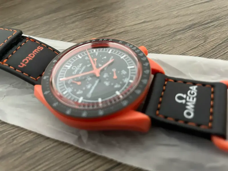 Reloj Omega Swatch Speedmaster rojo - 1