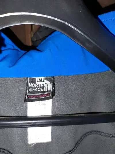 Chaqueta The North Face azul y negra - miniatura 2