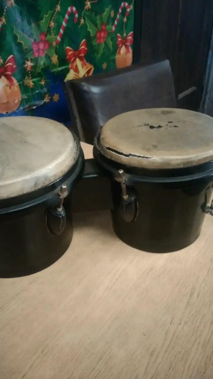 Bongos de madera con desgaste - 1
