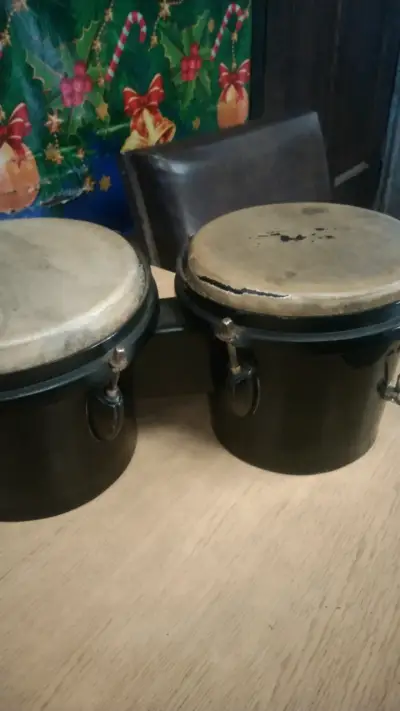 Bongos de madera con desgaste - miniatura 1
