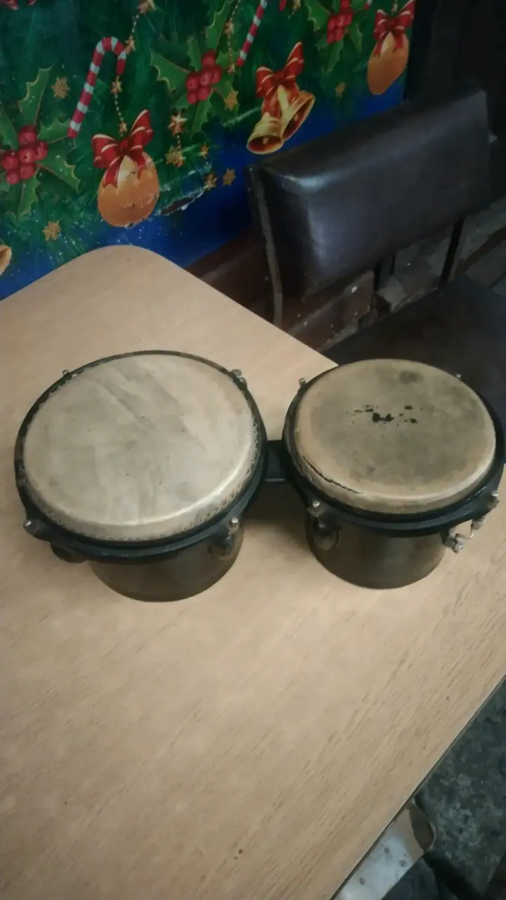 Bongos de madera con desgaste - 2