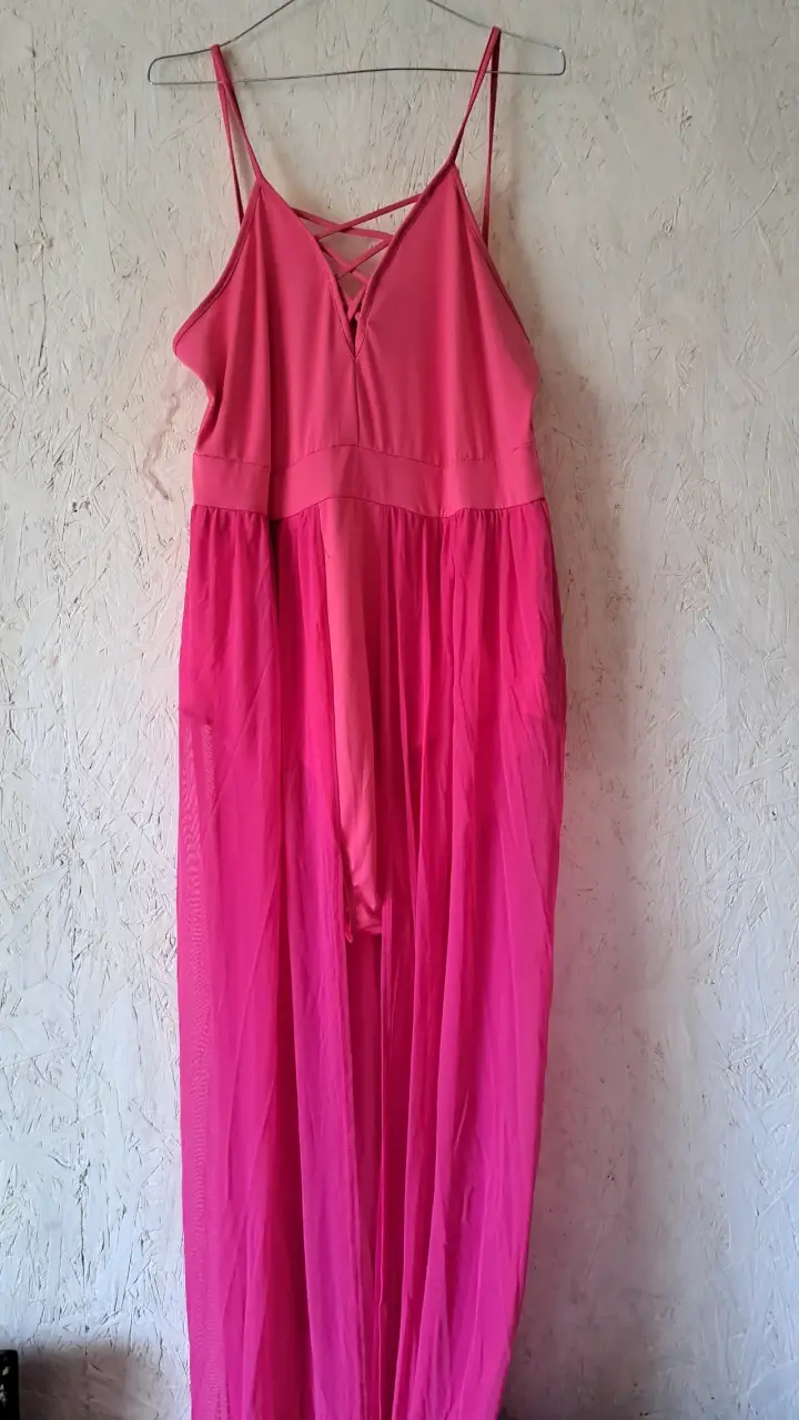 Vestido largo rosa con tirantes - 1