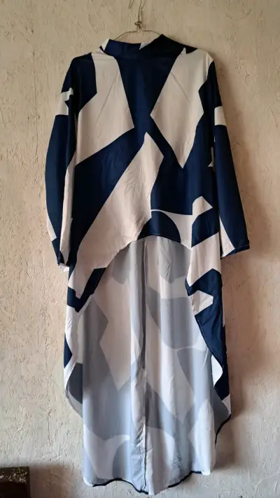 Vestido/bluzon largo  estampado azul y blanco - miniatura 1