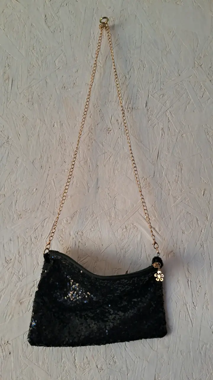 Cartera de mano negra con lentejuelas - 1