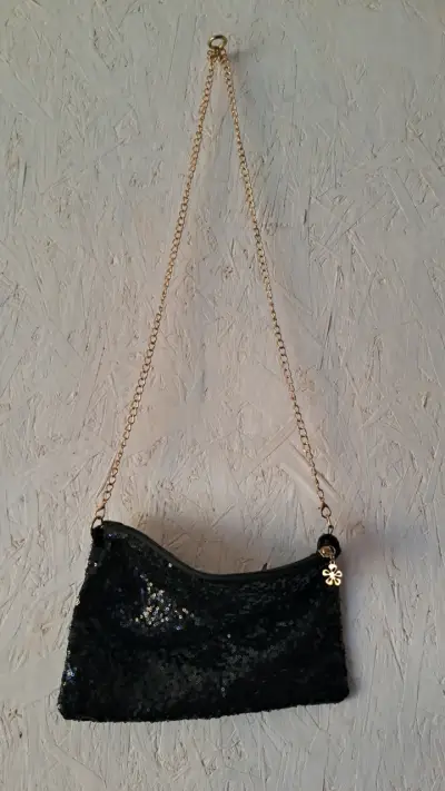 Cartera de mano negra con lentejuelas - miniatura 1