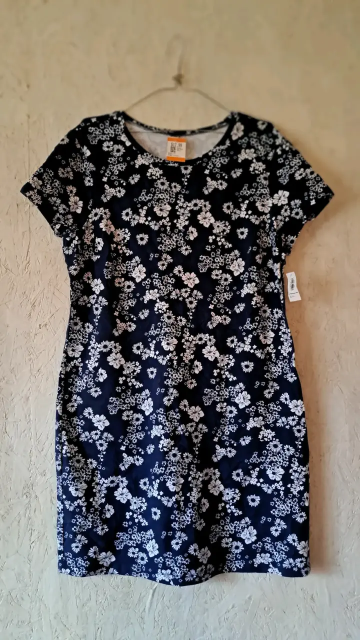 Vestido floral azul marino con margaritas - 1