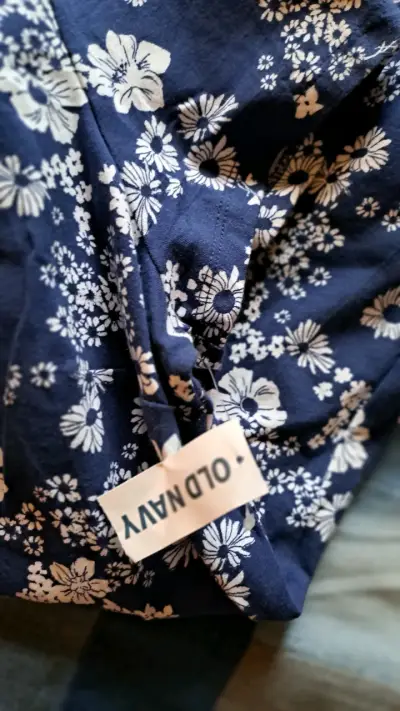Vestido floral azul marino con margaritas - miniatura 3