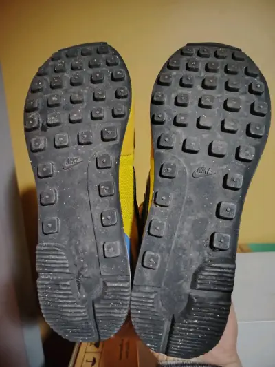 Zapatillas deportivas Nike amarillas y azules - miniatura 6