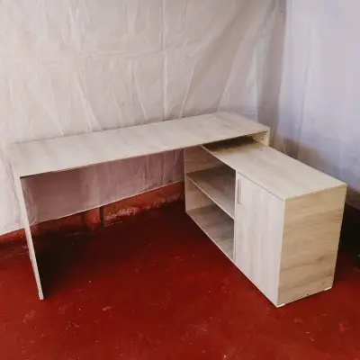 Escritorio esquinero de madera clara - miniatura 2