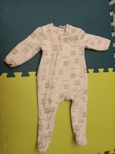 Pijama enterito de bebé con diseño de conejo - miniatura 4