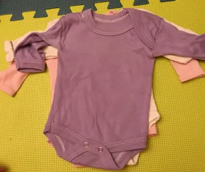 Body de bebé rosado manga larga - miniatura 3