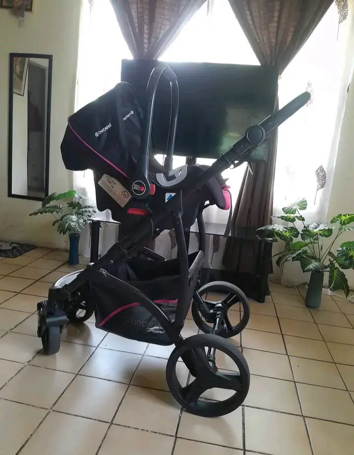 Coche de bebé BebeSit negro y rosado - 1