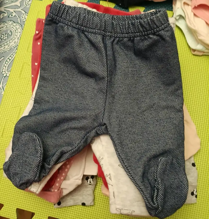 Pantalón de bebé azul con piecitos - 1