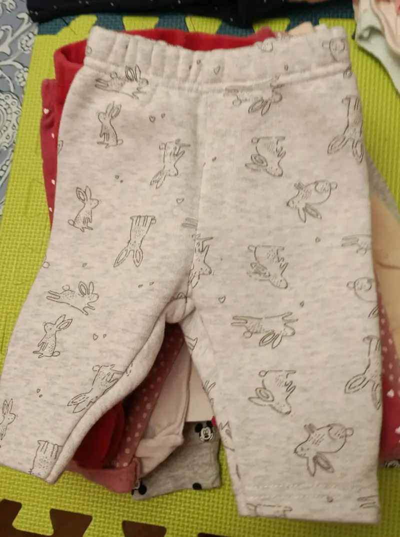Pantalón de bebé azul con piecitos - 2