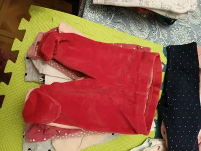 Pantalón de bebé azul con piecitos - miniatura 3