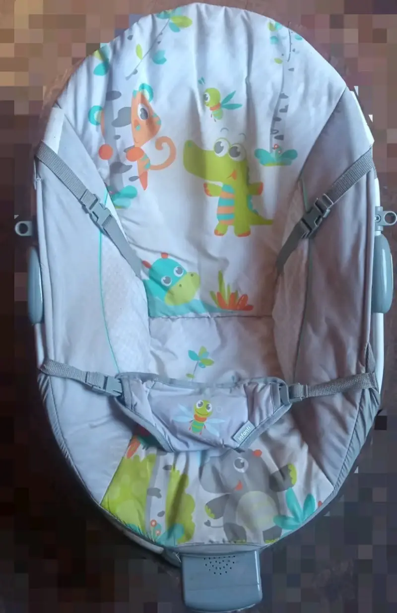 Silla mecedora para bebé Infanti con diseño animal