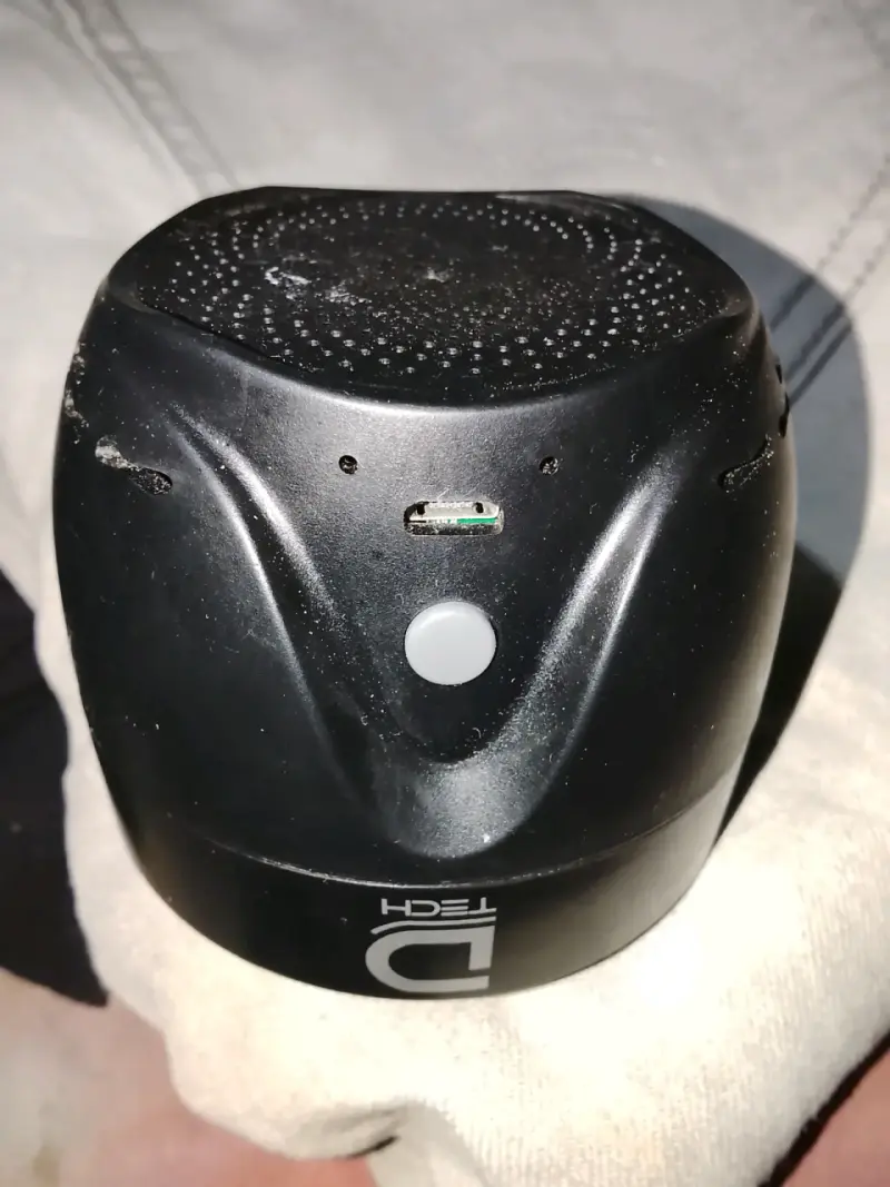 Parlante portátil D-Tech negro - 1