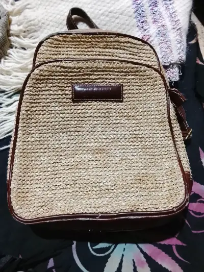 Mochila de paja con detalles de cuero - miniatura 1