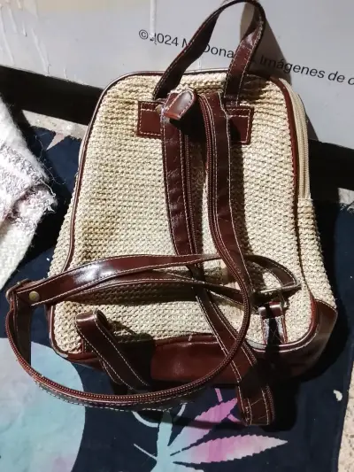 Mochila de paja con detalles de cuero - miniatura 2