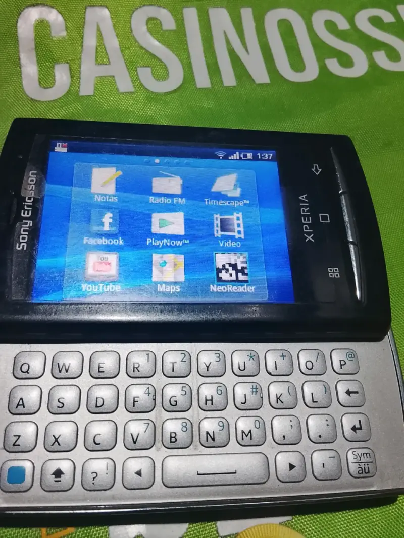 Sony Ericsson Xperia con teclado deslizable - 1