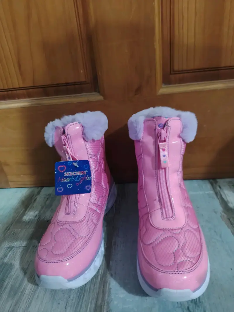 Botas infantiles rosadas con corazones - 2