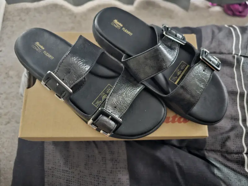 Sandalias negras con hebillas Bata - 2