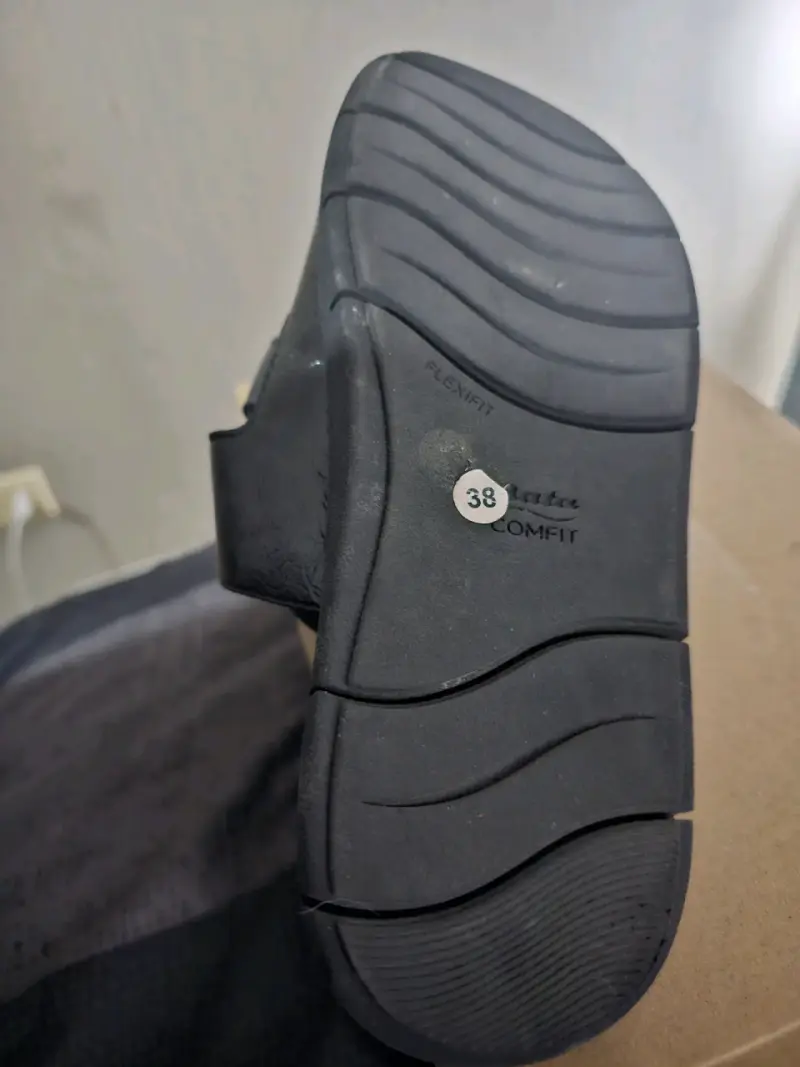 Sandalias negras con hebillas Bata - 3