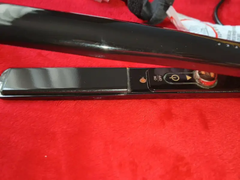 Plancha de pelo T3 negra con adaptador - 2