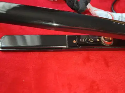 Plancha de pelo T3 negra con adaptador - miniatura 2