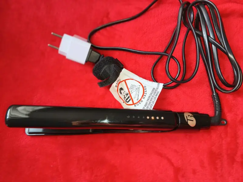 Plancha de pelo T3 negra con adaptador - 3