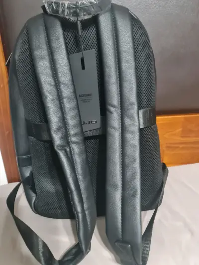 Mochila de cuero negra elegante - miniatura 2
