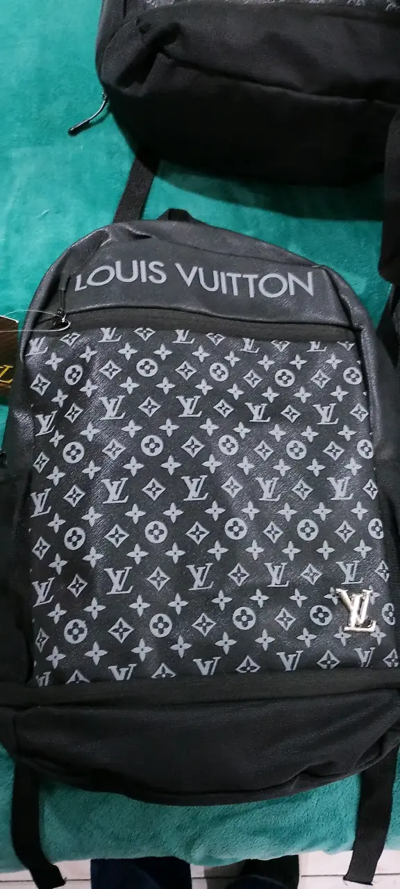 Mochila Amiri negra con diseño moderno - 2