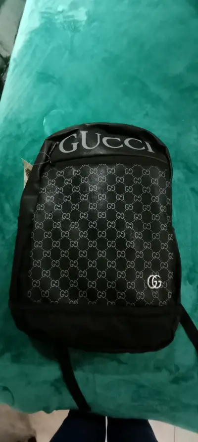 Mochila Amiri negra con diseño moderno - miniatura 3