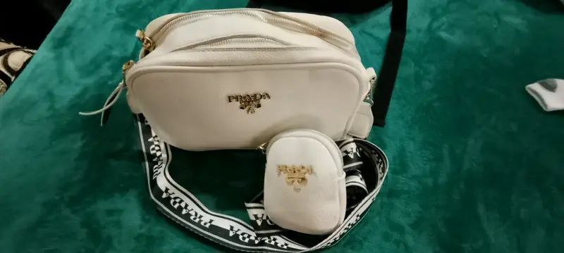 Bolso bandolera Prada blanco con monedero