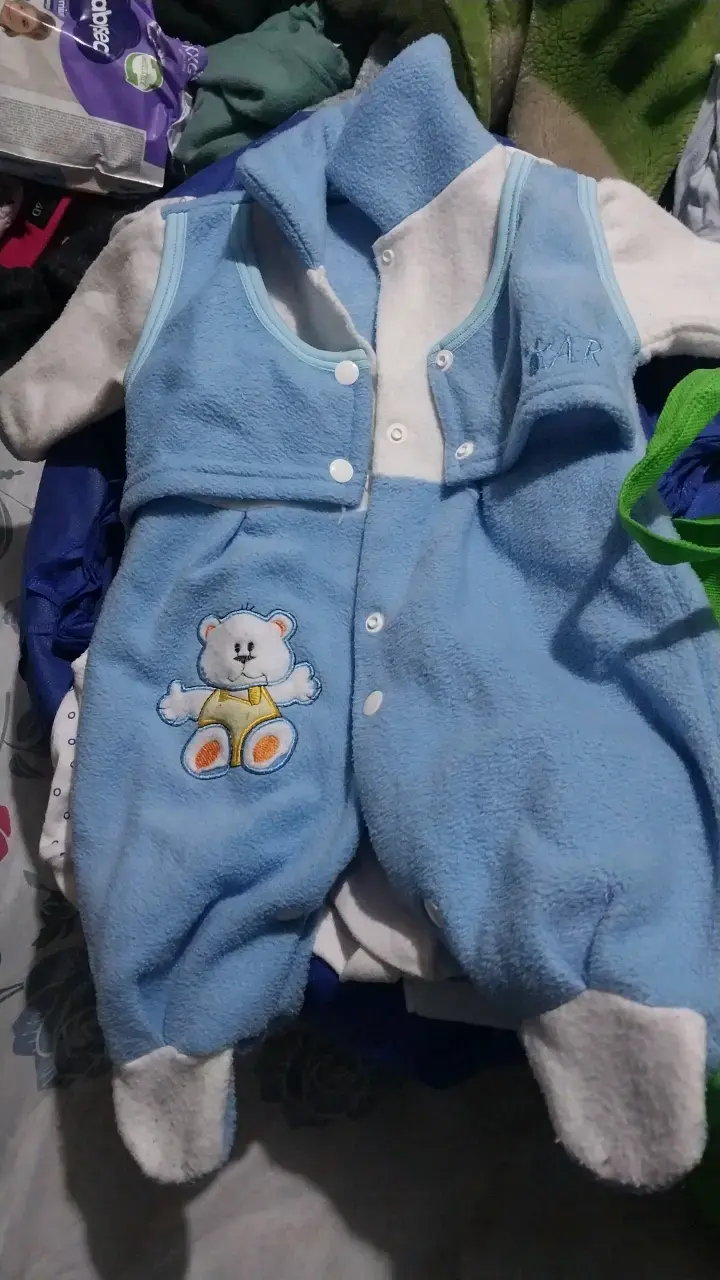 Lote de ropa de bebé variada - 2