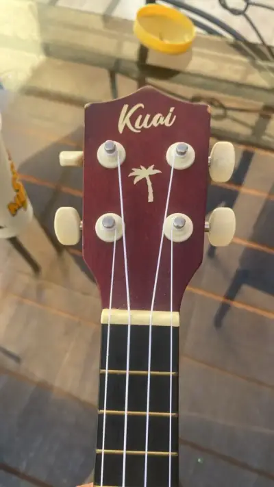 Ukulele soprano Kuai de madera - miniatura 3