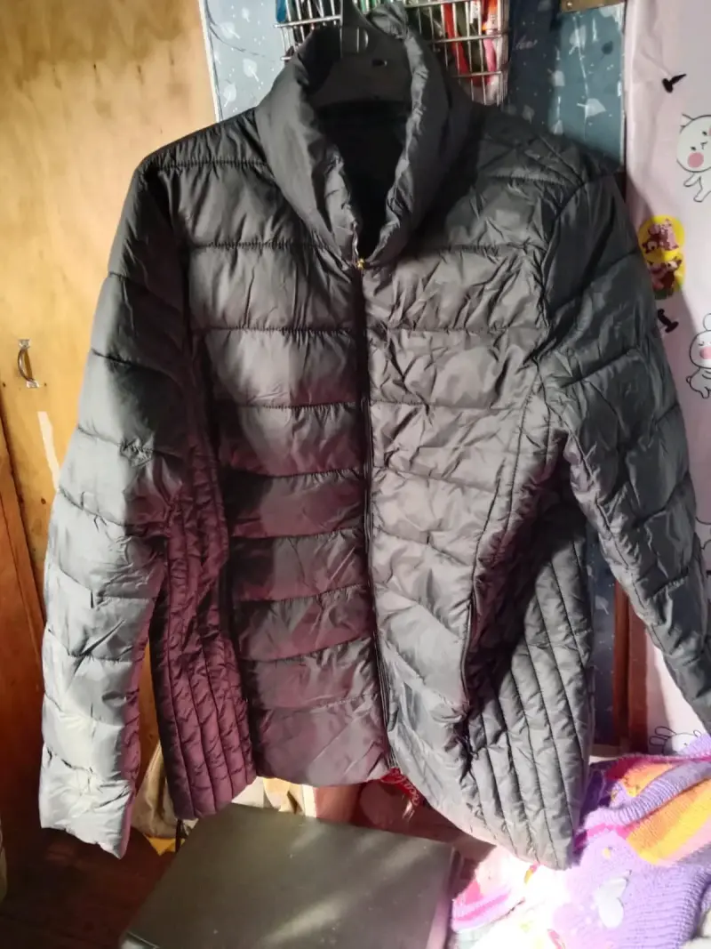 Chaqueta acolchada negra para invierno