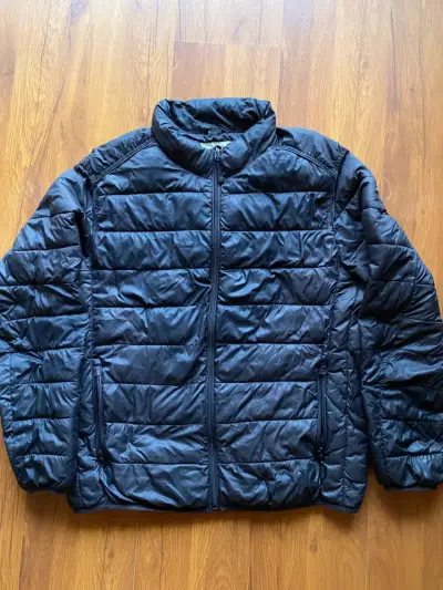 Chaqueta acolchada negra para hombre - miniatura 1
