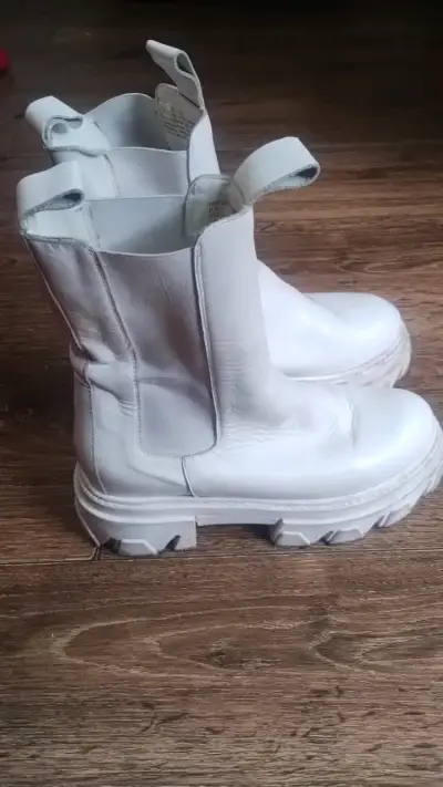 Botas blancas de cuero estilo chunky - miniatura 3