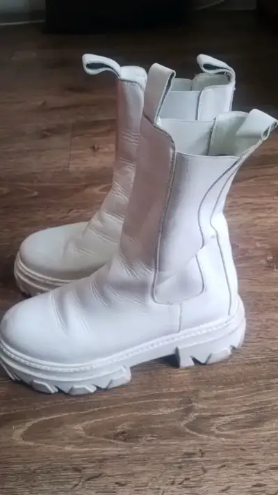 Botas blancas de cuero estilo chunky - miniatura 4